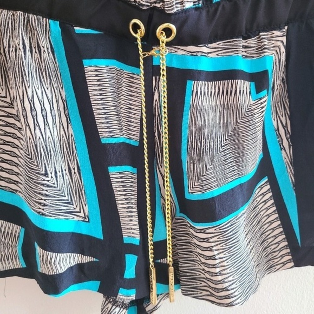 Marciano Lightweight Silk‎ Geometric Print Romper with Gold Chain Belt Size 0 - Picture 3 of 9